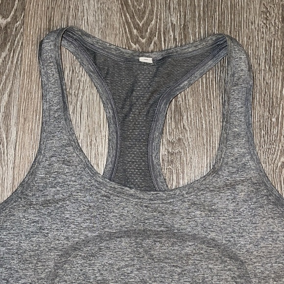 Lululemon Swiftly Tech Racerback Tank Top Gray Sleeveless Seamless Size 6 Small - Picture 2 of 7